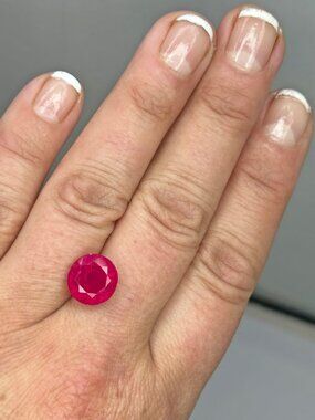 Super Glowy Round Ruby